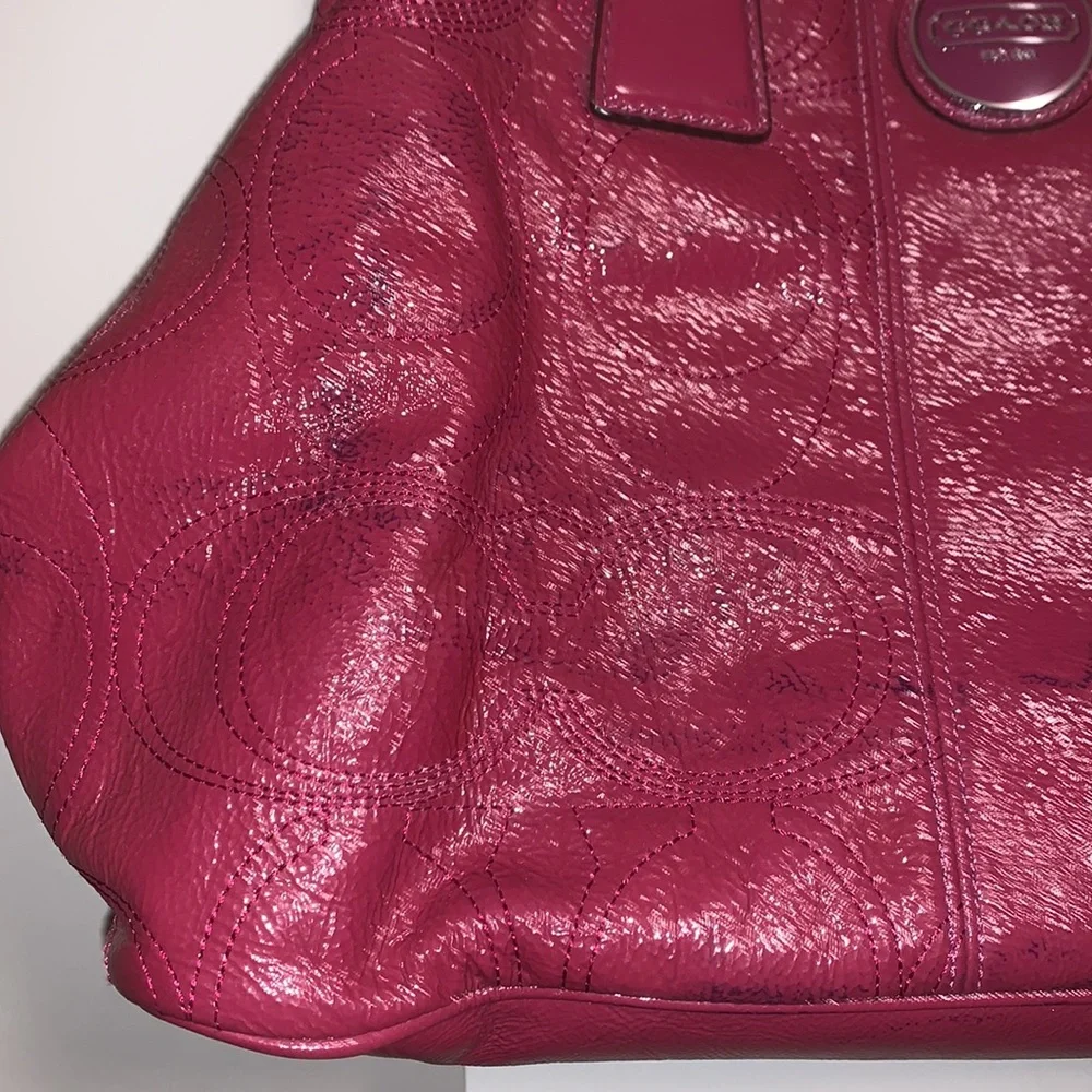 COACH - Picture 3 of 6